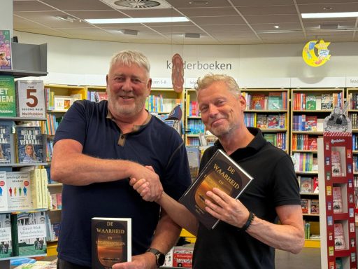 Mijn boek is te koop bij Bruna in Bovenkarspel.